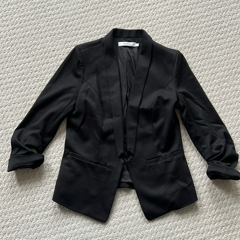 Ricki’s black blazer. Size S.
